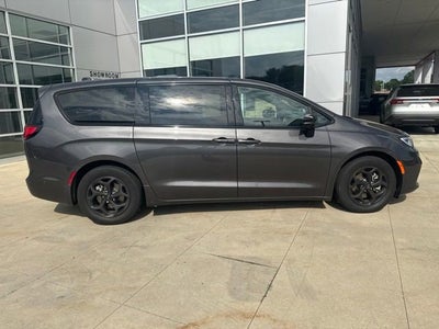 2023 Chrysler Pacifica Hybrid Hybrid Limited FWD