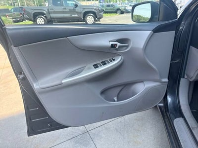 2011 Toyota Corolla 4dr Sdn Auto LE