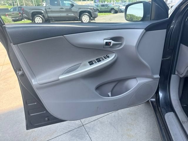 2011 Toyota Corolla 4dr Sdn Auto LE