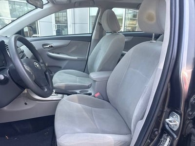 2011 Toyota Corolla 4dr Sdn Auto LE