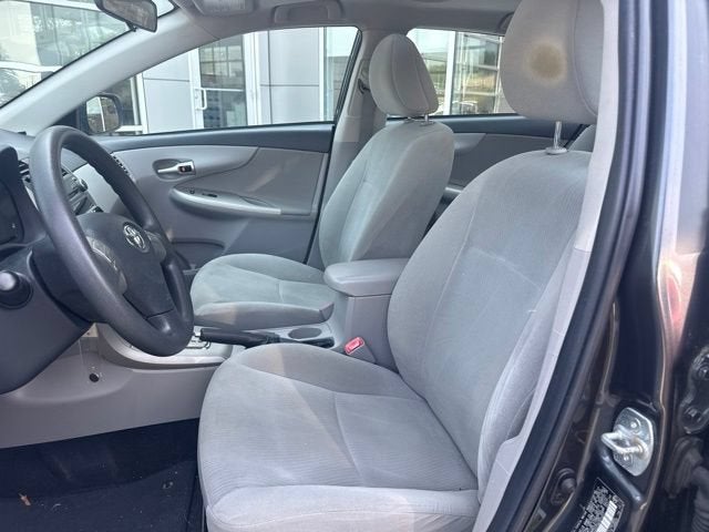 2011 Toyota Corolla 4dr Sdn Auto LE