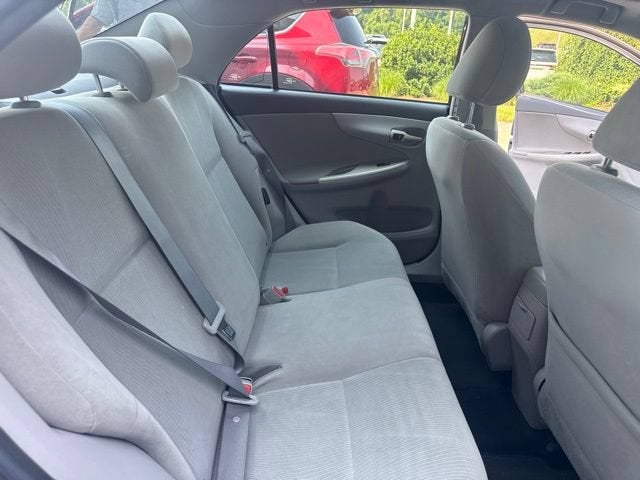2011 Toyota Corolla 4dr Sdn Auto LE