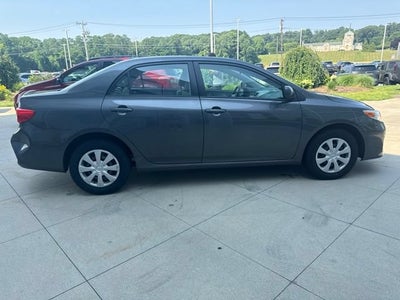 2011 Toyota Corolla 4dr Sdn Auto LE