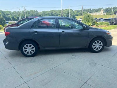 2011 Toyota Corolla 4dr Sdn Auto LE