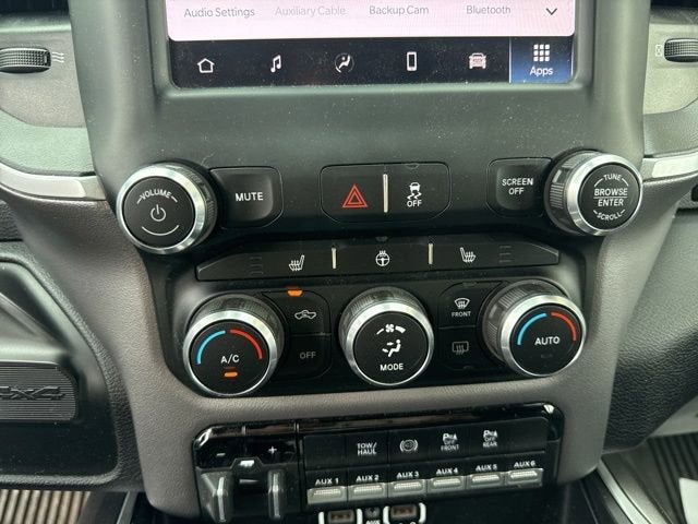 2022 RAM 2500 Big Horn 4x4 Crew Cab 6'4 Box