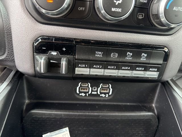 2022 RAM 2500 Big Horn 4x4 Crew Cab 6'4 Box