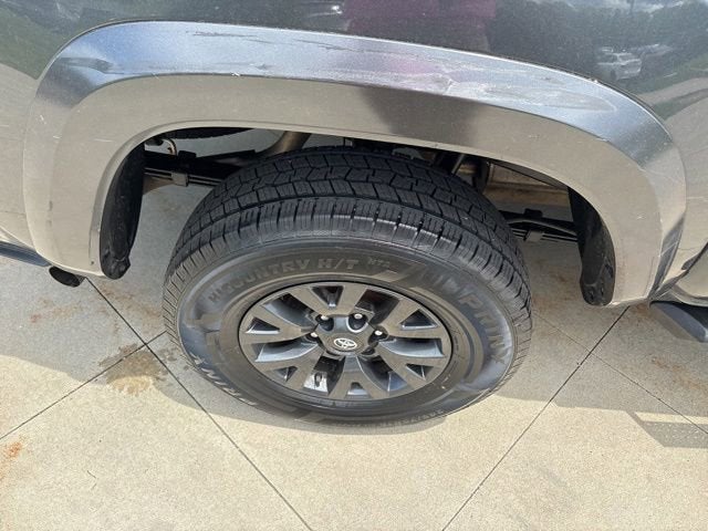 2023 Toyota Tacoma SR5 Double Cab 5' Bed V6 AT