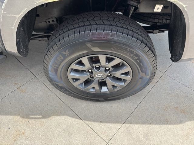 2023 Toyota Tacoma SR5 Double Cab 5' Bed V6 AT