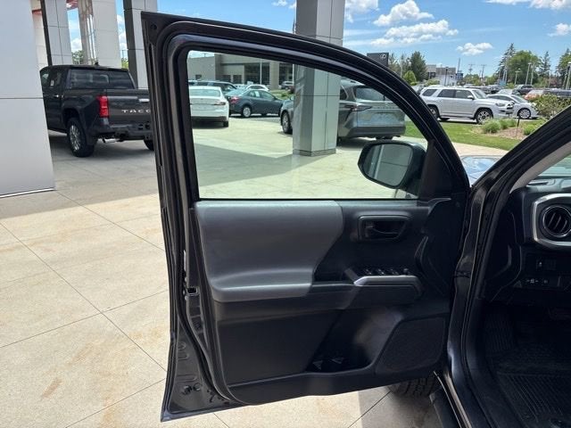 2023 Toyota Tacoma SR5 Double Cab 5' Bed V6 AT