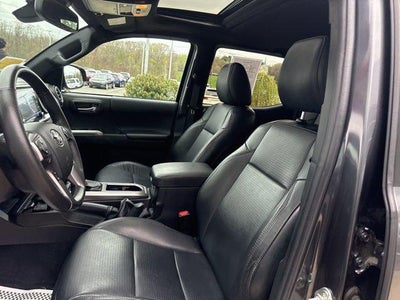 2022 Toyota Tacoma Limited Double Cab 5' Bed V6 AT