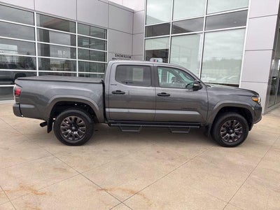2022 Toyota Tacoma Limited Double Cab 5' Bed V6 AT