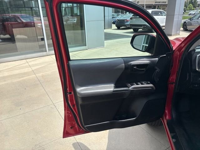 2023 Toyota Tacoma SR5 Double Cab 5' Bed V6 AT
