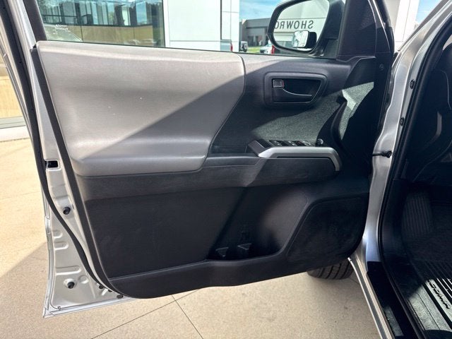 2023 Toyota Tacoma SR5 Double Cab 5' Bed V6 AT