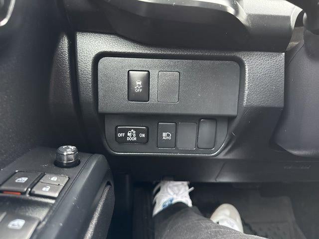 2023 Toyota Tacoma SR Double Cab 5' Bed V6 AT