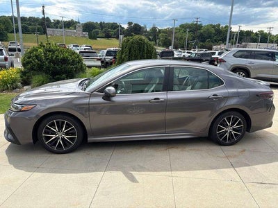 2024 Toyota Camry SE Auto