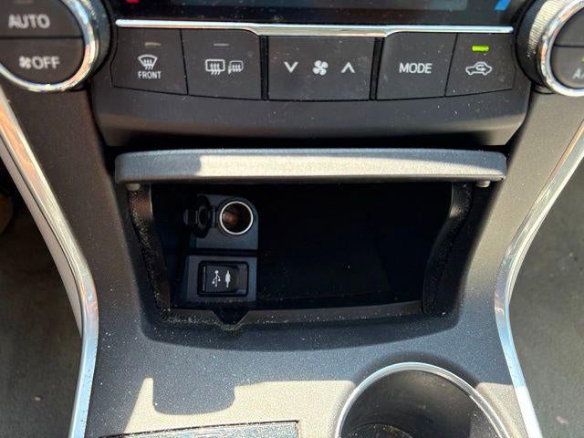 2016 Toyota Camry 4dr Sdn I4 Auto XLE