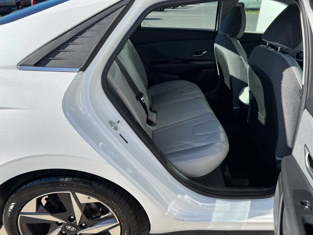 2023 Hyundai Elantra Limited IVT