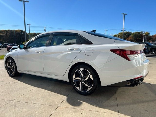 2023 Hyundai Elantra Limited IVT
