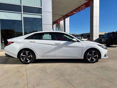 2023 Hyundai Elantra Limited IVT