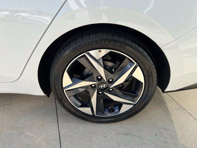 2023 Hyundai Elantra Limited IVT