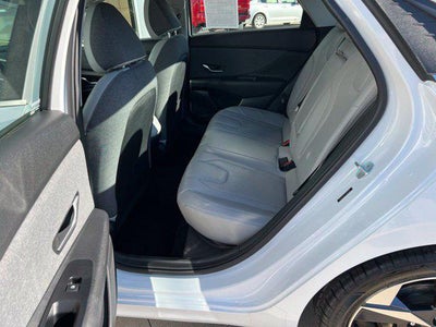 2023 Hyundai Elantra Limited IVT