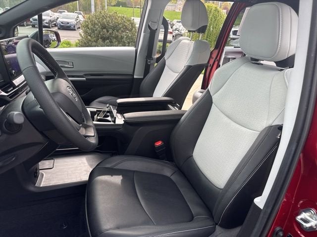 2025 Toyota Sienna XSE AWD 7-Passenger