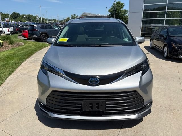 2025 Toyota Sienna XLE AWD 7-Passenger