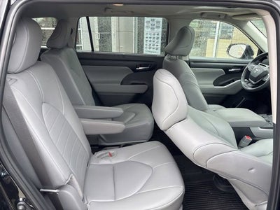 2025 Toyota Highlander XLE AWD
