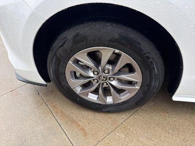 2025 Toyota Sienna LE FWD 8-Passenger
