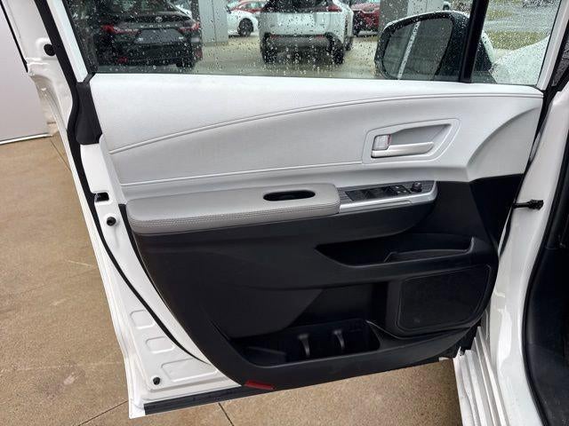 2025 Toyota Sienna LE FWD 8-Passenger