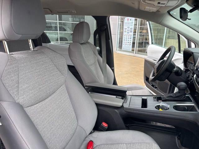 2025 Toyota Sienna LE FWD 8-Passenger