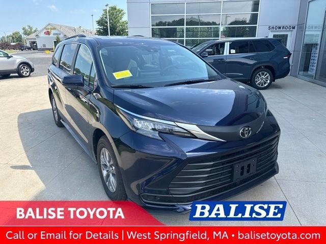 2026 Toyota Sienna LE FWD 8-Passenger