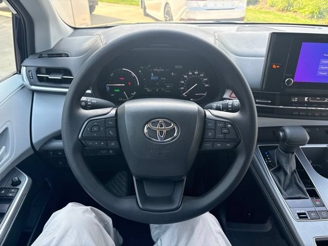 2026 Toyota Sienna LE FWD 8-Passenger