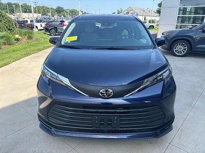 2026 Toyota Sienna LE FWD 8-Passenger