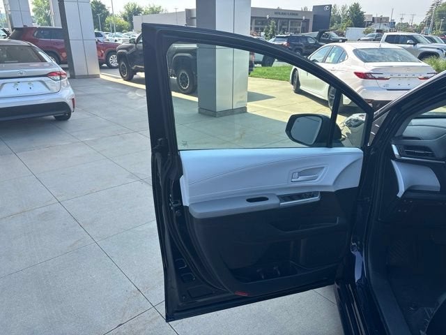 2026 Toyota Sienna LE FWD 8-Passenger