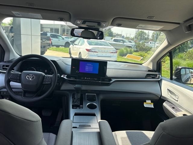 2026 Toyota Sienna LE FWD 8-Passenger