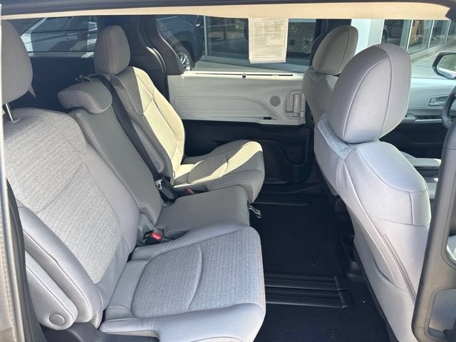 2026 Toyota Sienna LE FWD 8-Passenger