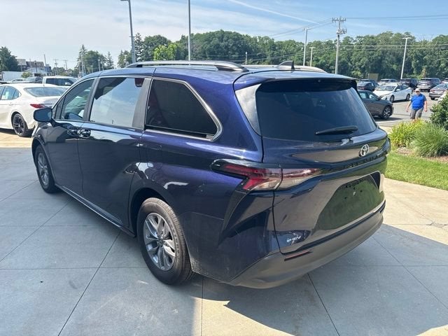 2026 Toyota Sienna LE FWD 8-Passenger