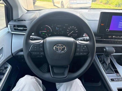 2026 Toyota Sienna LE FWD 8-Passenger