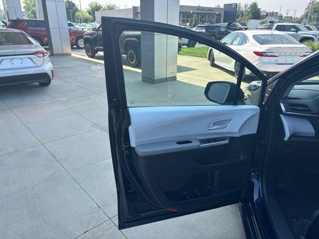 2026 Toyota Sienna LE FWD 8-Passenger