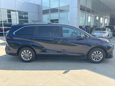 2026 Toyota Sienna LE FWD 8-Passenger