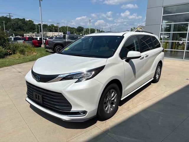 2023 Toyota Sienna Base