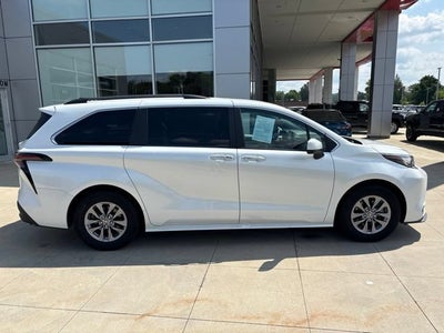 2023 Toyota Sienna Base