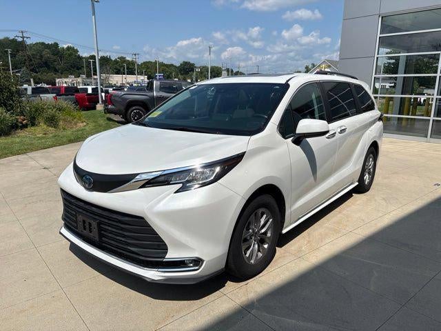 2023 Toyota Sienna Base