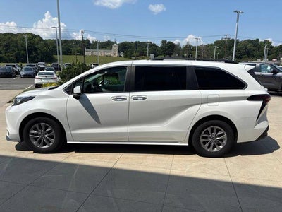 2023 Toyota Sienna Base