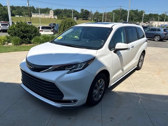 2023 Toyota Sienna Base