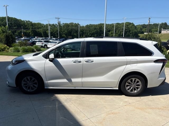 2023 Toyota Sienna Base