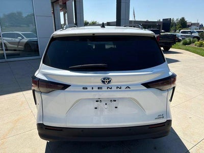 2023 Toyota Sienna Base