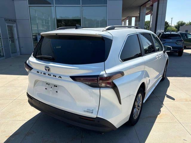 2023 Toyota Sienna Base