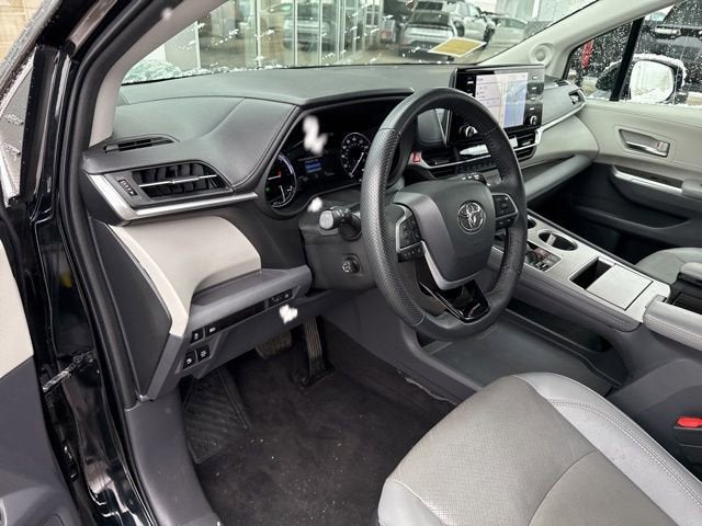 2022 Toyota Sienna Limited AWD 7-Passenger